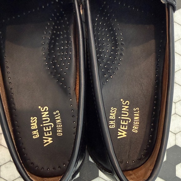 Like new Bass Weejuns Whitney black leather loafers 8.5 flats - Picture 7 of 12